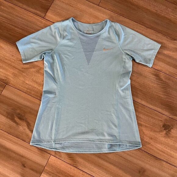 Nike Blue Athletic Workout Shirt‎ Women Small Bin J-36 - Picture 1 of 4